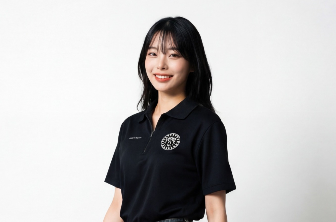 內圖:員工制服Logo要做大還小?「留白比例」決定質感